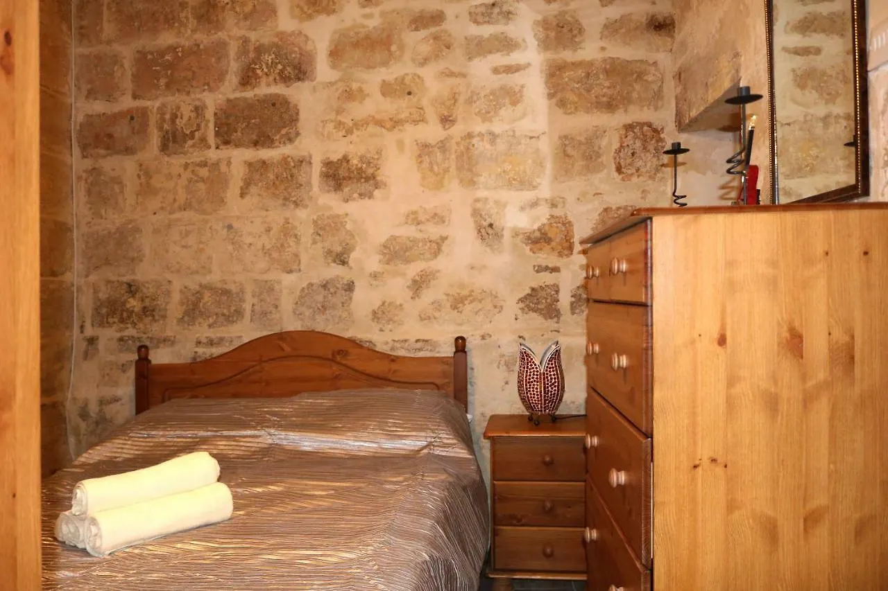 Willa 5 Minute Walk From Malta Airport Gudja