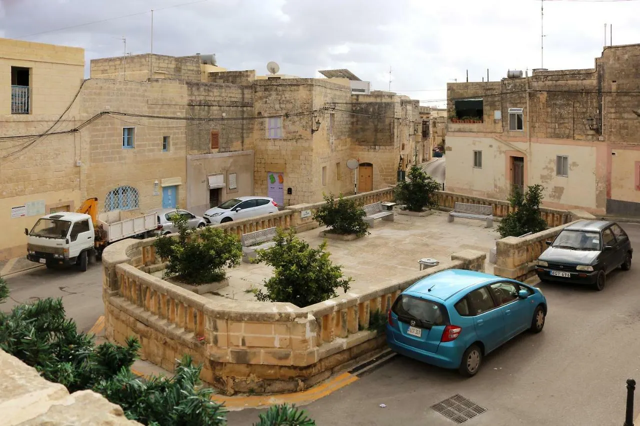Dom wakacyjny Willa 5 Minute Walk From Malta Airport Gudja Malta